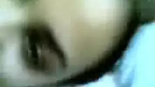 وحده محجبه بتقلع هدمه و توري اخو