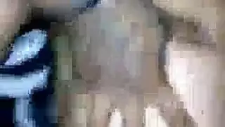 ينام معا اموه في نفس السرير وينيكها