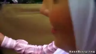 صاحبه المنزل بتنيكها الخدامه