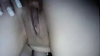 عاهرة ويبكام عربية تعرض عضلات صدره المرتخية من أجل المال