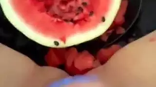 شابة وضيقة: إباحية هاوية بهزات جماع مزدوجة شديدة