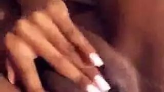 وكيل إباحي أسود يمارس الجنس بقوة مع أصدقائه وعملائه في مشاهد إباحية صريحة