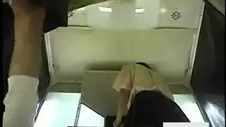 من وضعية الكلب إلى وضعية الكلبية: جلسة يوجا إباحية