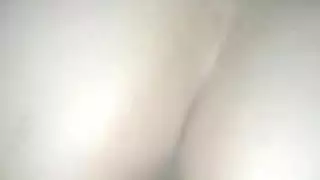 علاقة ثلاثية صريحة لمراهقة زائد واحد: جماع من غريب موهوب