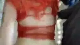 سكرتيرة منهكة تهمل واجباتها لأفعال سحاقية صريحة مع مراهقة