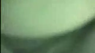 خادمة ساخنة تمص زبي بعمق وهي تستمني، تتوق لدخول زبي الصلب