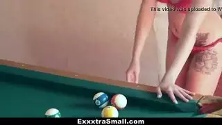 مؤخرة فتاة ناعمة تُمارس معها الجنس بعنف