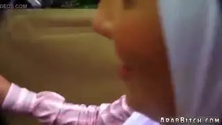 ابقى بعيدا من ابنتي