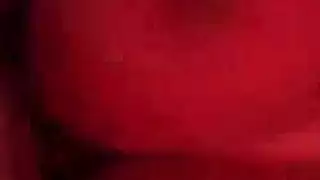 جنس شرجي صريح للزوجة الشهوانية مع وجود الزوج المقرن في الغرفة