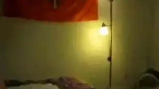 جنس منفرد عميق: مراهقة سمراء لا تستطيع التوقف عن ركوب لعبتها